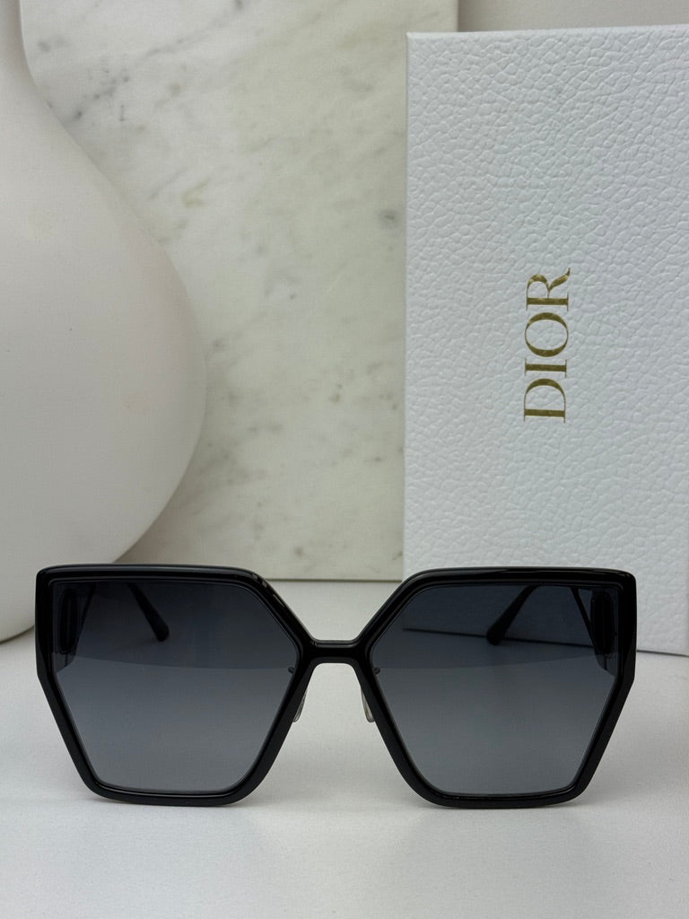 Dior 30Montaigne BU Cat Eye Square Sunglasses in Matte Black