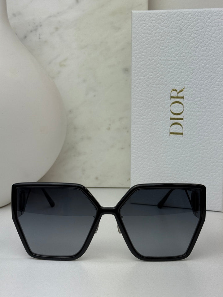 Dior 30Montaigne BU Cat Eye Square Sunglasses in Matte Black