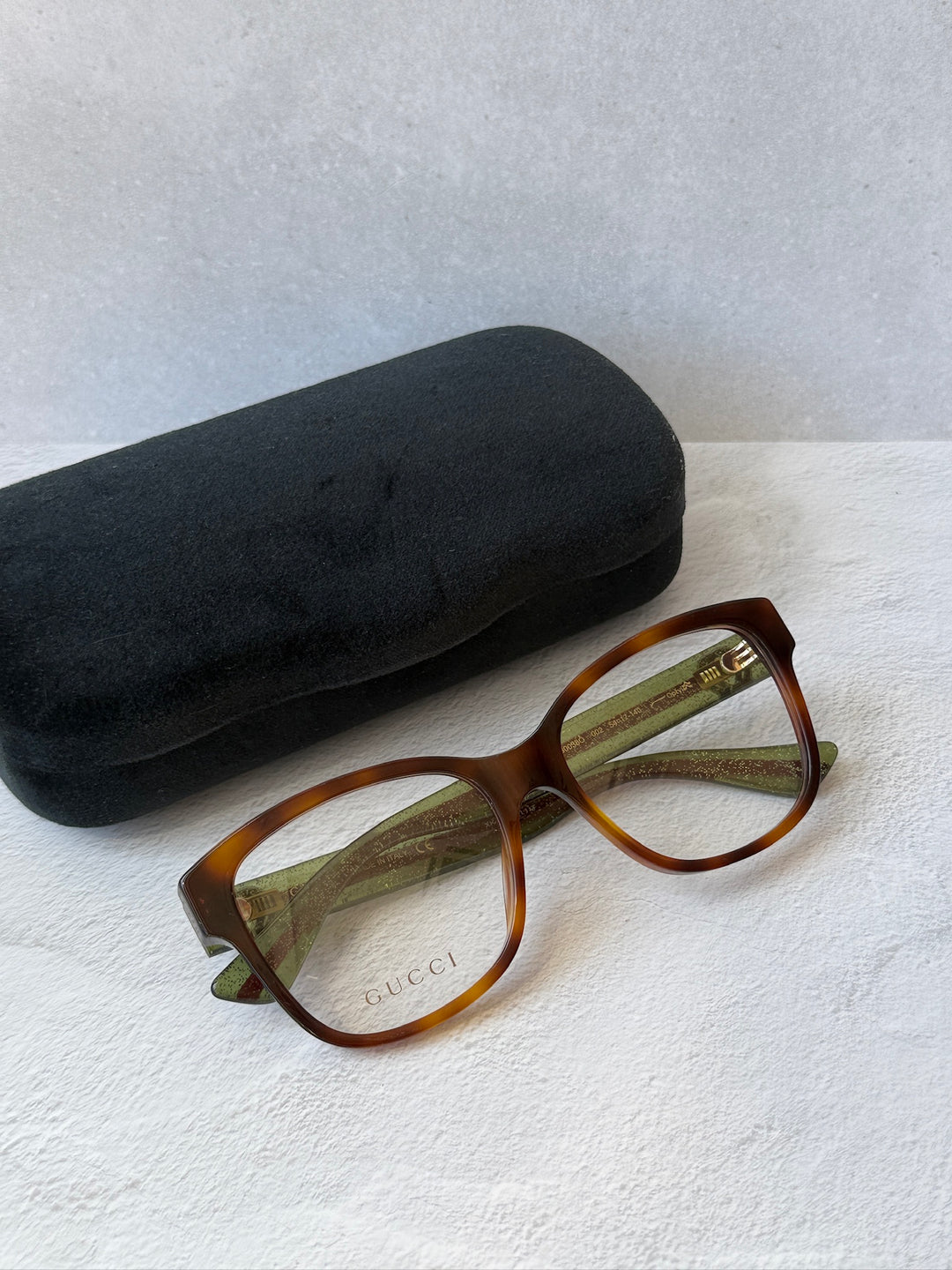 Monturas de anteojos Gucci GG0038ON con patas a rayas marrones
