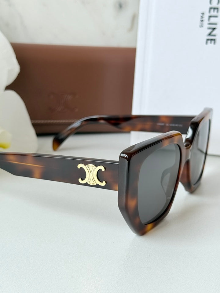 Square cat-eye sunglasses with brown tortoise acetate, dark lenses, gold Triomphe emblem detail