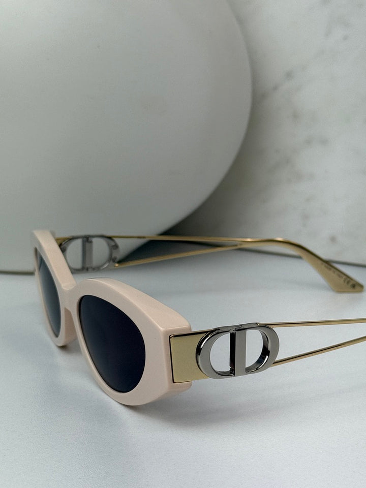 Dior 30Montaigne B6I Cat Eye Sunglasses in Pink