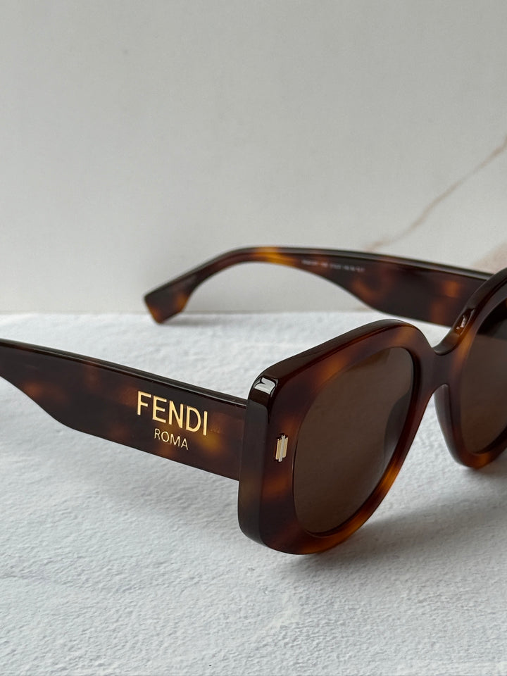 Fendi Roma FE40137I Rounded Sunglasses in Brown