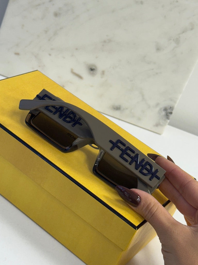 Fendi FE40073U Fendigraphy Sunglasses in Brown