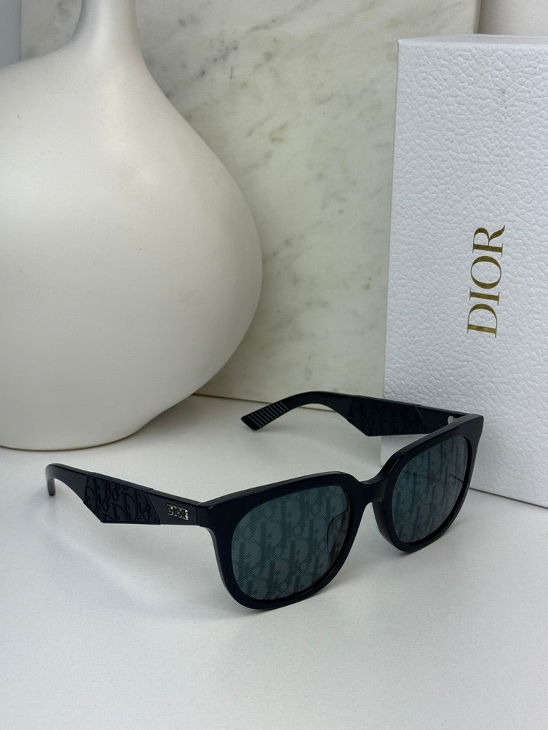 Navy Dior sunglasses with dark mirror lenses, classic frame shape and textured arms.