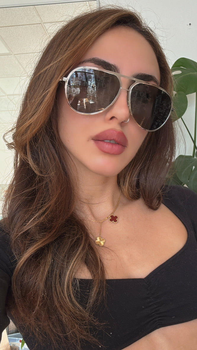 Gafas de sol Dior Essential A2U en espejo oblicuo 