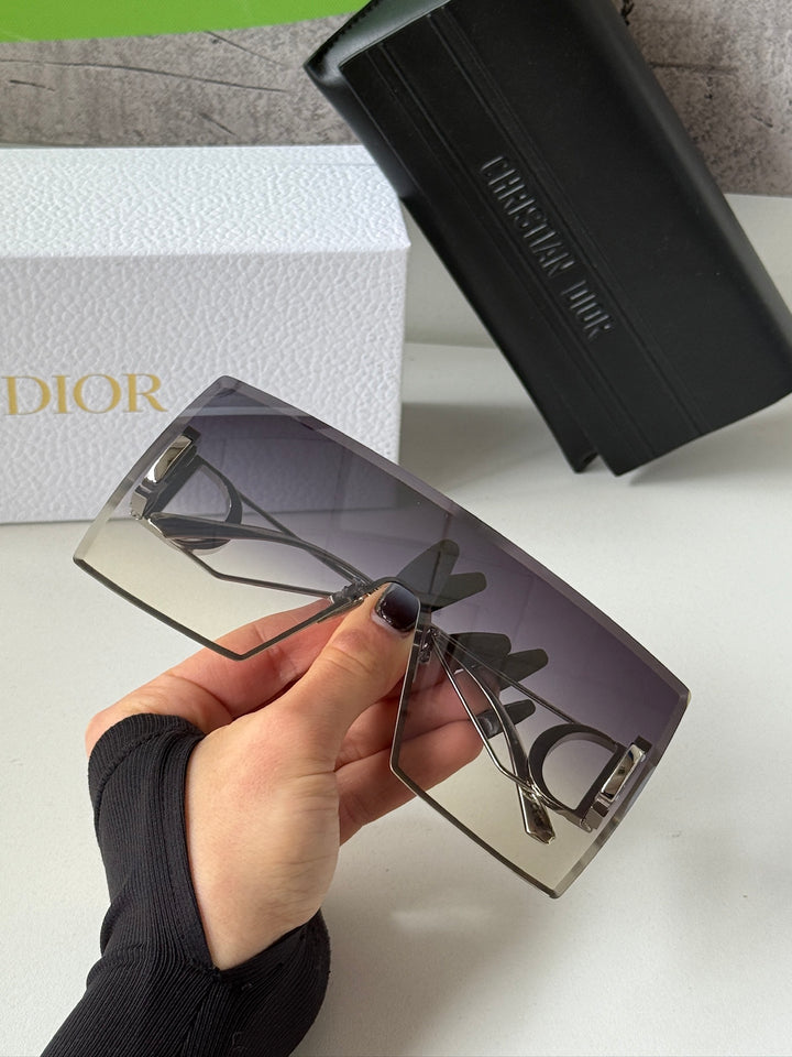 Dior 30Montaigne M1U Oversized Flat Top Sunglasses in Silver Mirror