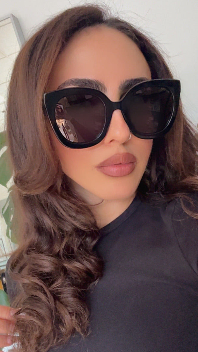 Gucci GG0564S Gafas de sol extragrandes con forma de ojo de gato y patas transparentes 