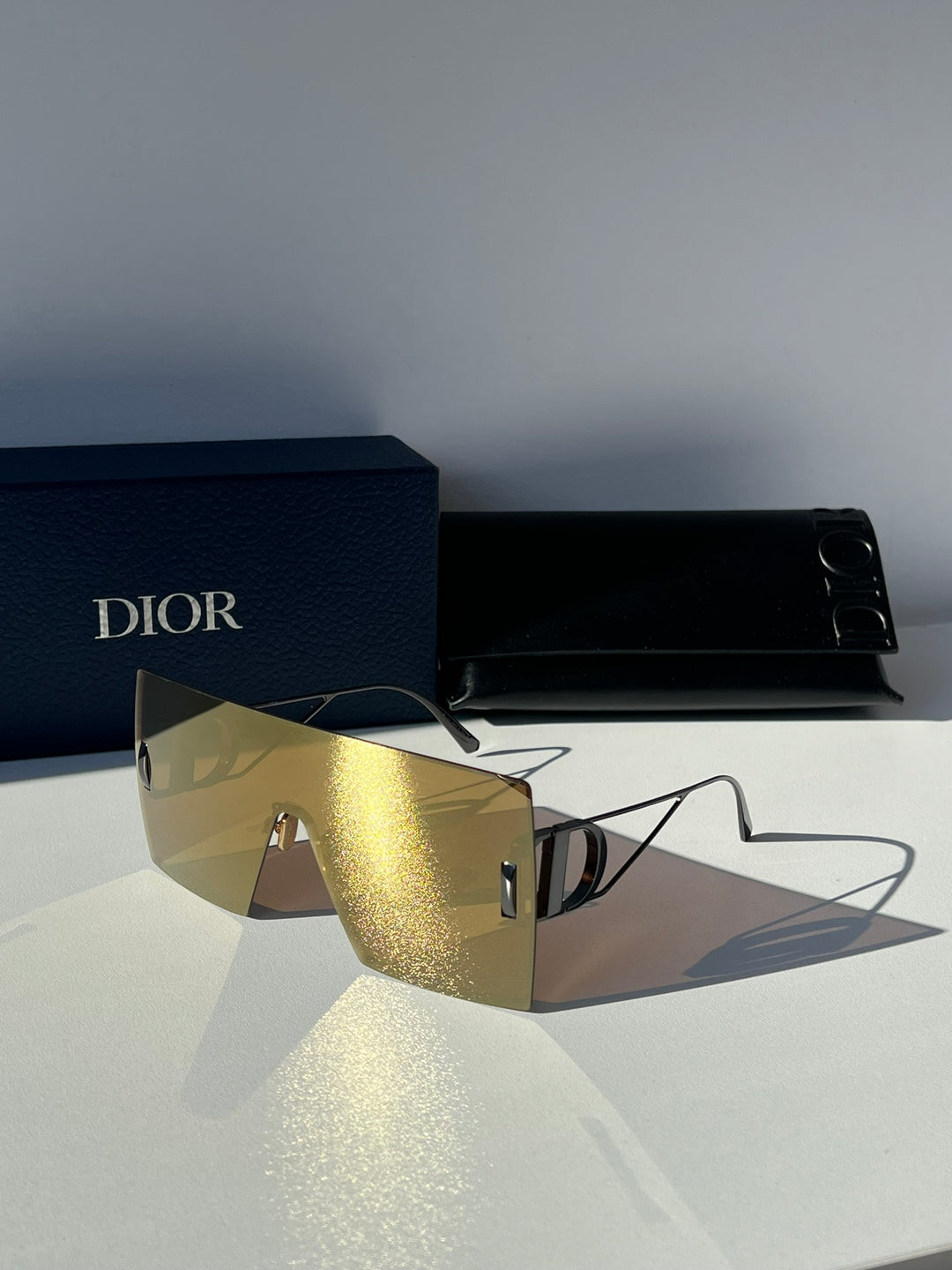 Dior 30Montaigne M1U Oversized Flat Top Sunglasses in Gold Mirror