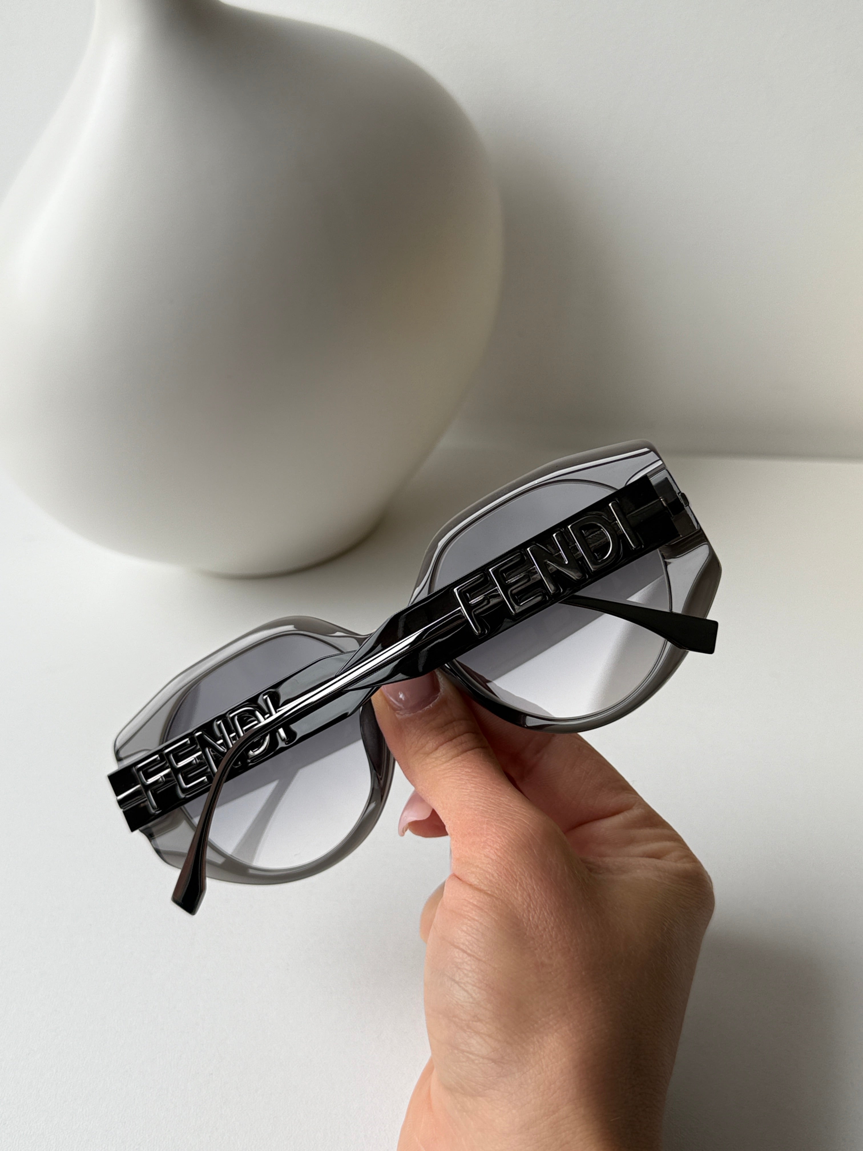 Fendi FE40083U Fendigraphy Sunglasses in Grey – Designer Daydream