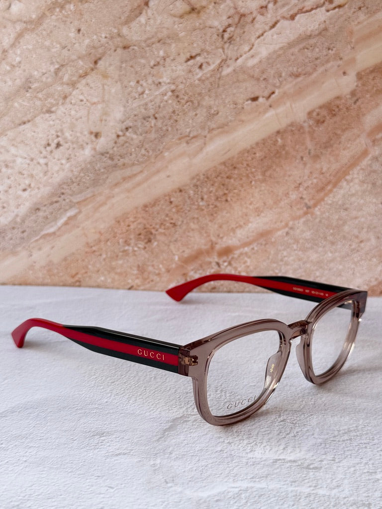 Monturas estilo ojo de gato Gucci GG1334O en negro 