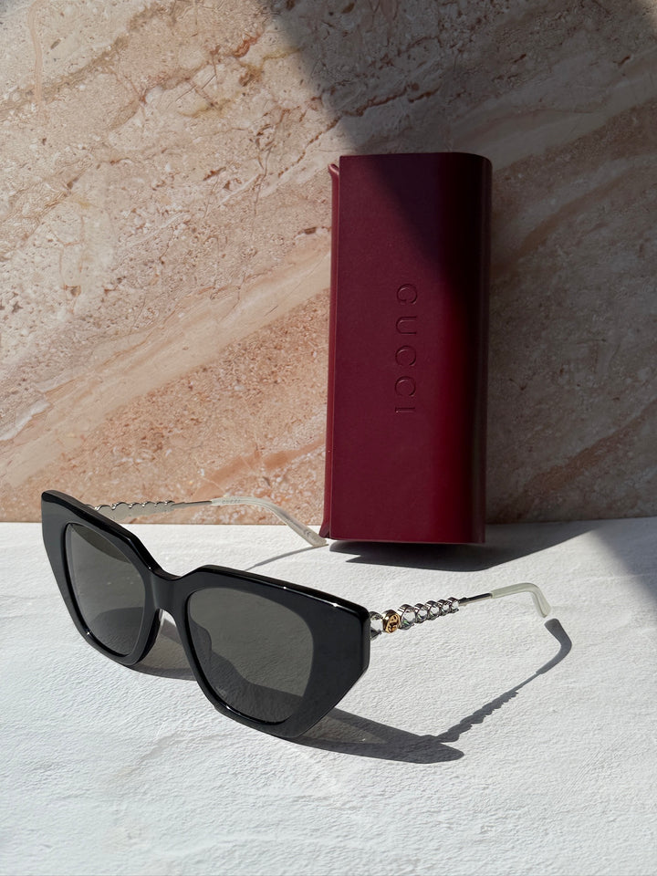 Gucci GG0641S Gafas de sol negras con forma de ojo de gato y cristales 