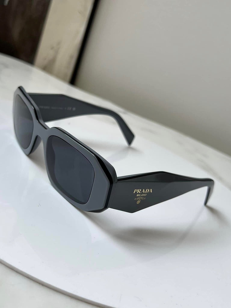 Gafas de sol Prada PR17WS en gris 