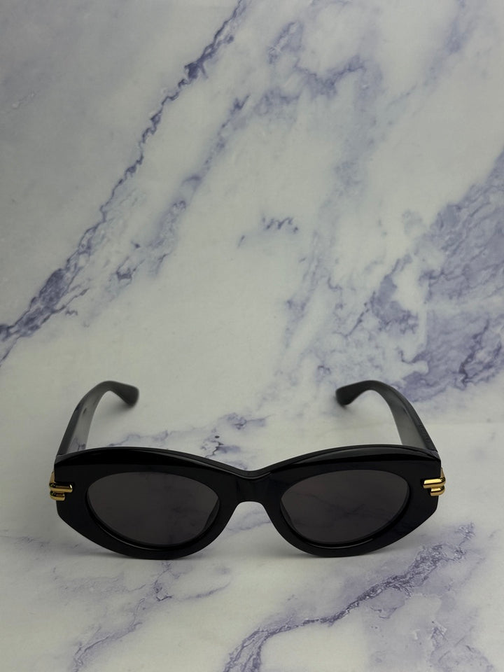 Gafas de sol tipo ojo de gato en negro BV1101/S de Bottega Veneta