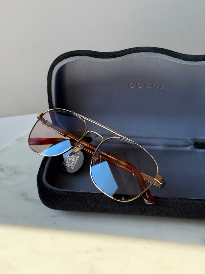 Gucci pilot sunglasses with photochromic lenses and tortoise temple tips