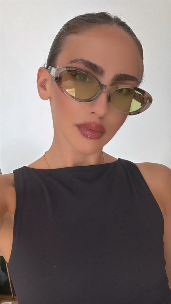 Fendi Diamonds FE40140U Oval Sunglasses in Tortoise Grey