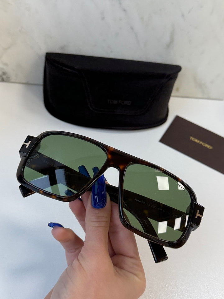 Gafas de sol estilo ojo de gato de metal Elise de Tom Ford en oro rosa