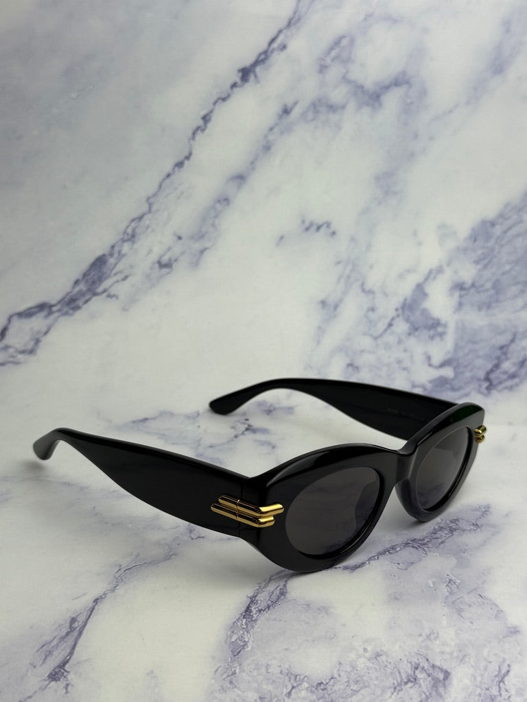 Gafas de sol tipo ojo de gato en negro BV1101/S de Bottega Veneta