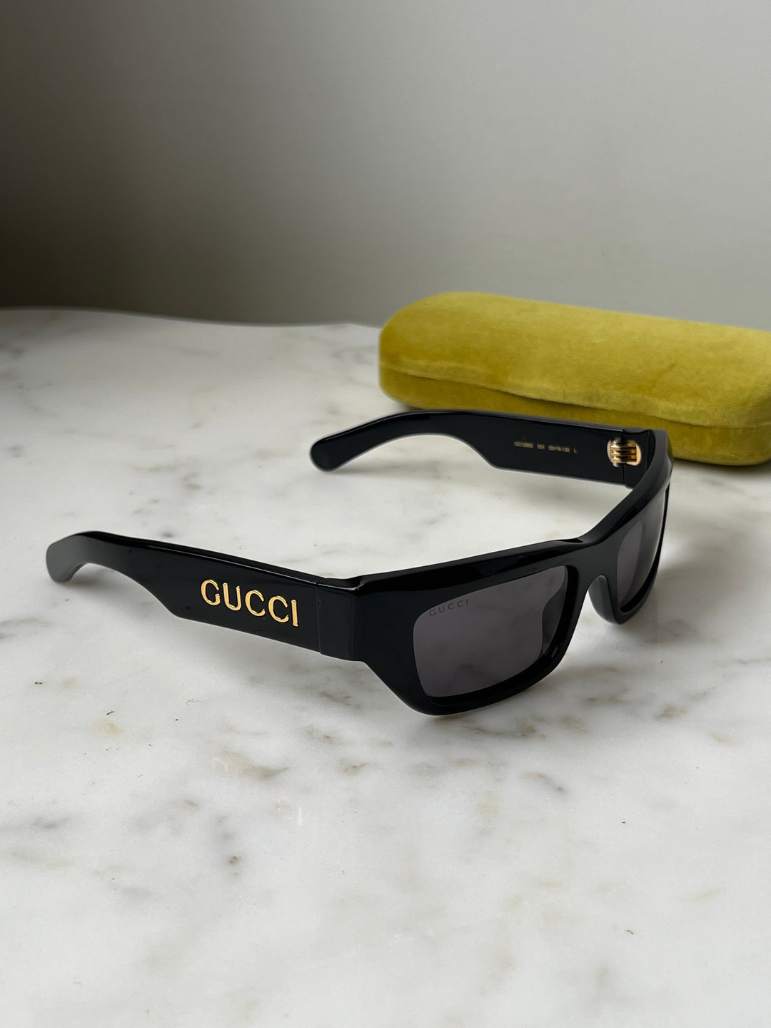 Gafas de sol estilo ojo de gato Gucci GG1296S en negro