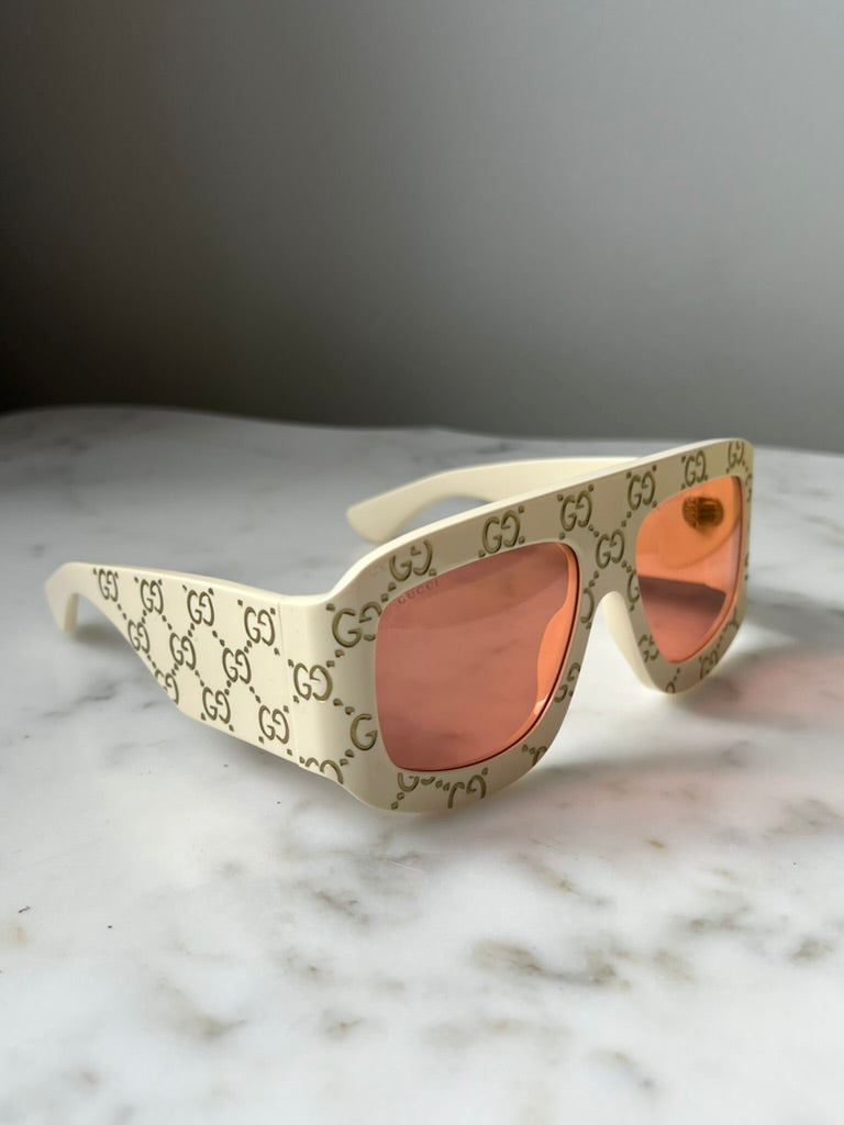 Gafas de sol con logo Gucci GG0983S en marfil 