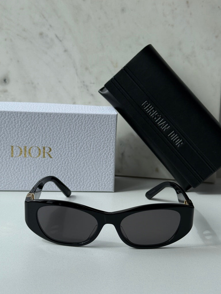 Dior 30Montaigne S9U Slim Sunglasses in Black Gold
