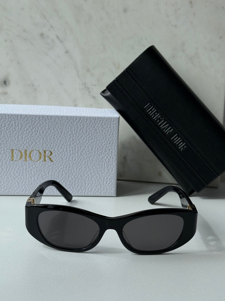 Dior 30Montaigne S9U Slim Sunglasses in Black Gold
