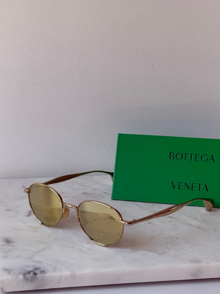Bottega Veneta BV1396S Round Sunglasses in Gold Mirror