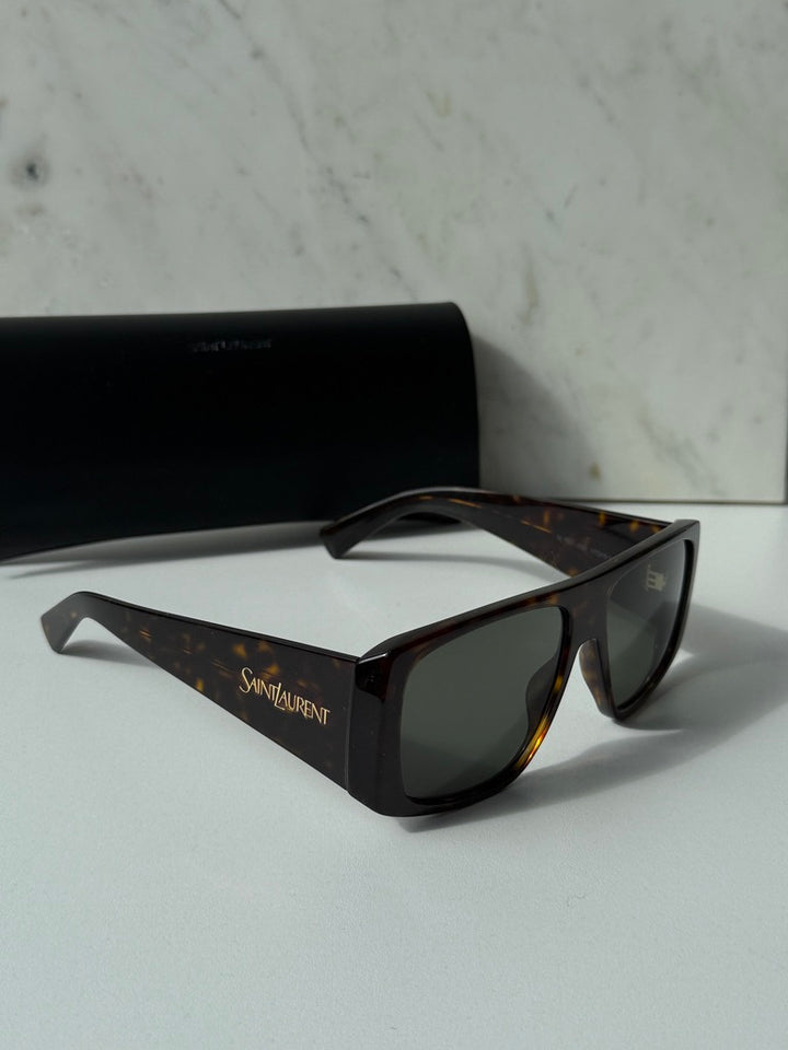 Saint Laurent SLM95/F Gafas de sol estilo ojo de gato con montura gruesa en oro negro