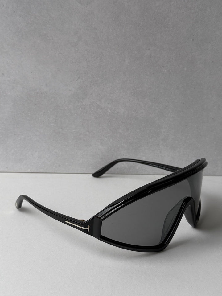 Black mirror sunglasses with dark rectangular lenses