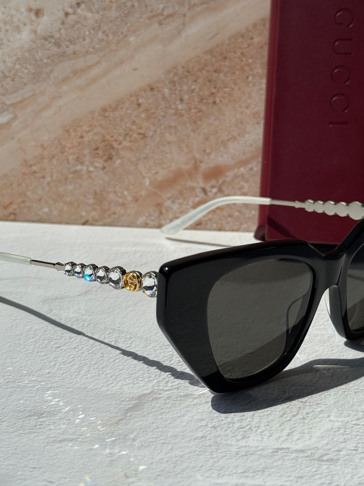 Gucci GG0641S Gafas de sol negras con forma de ojo de gato y cristales 