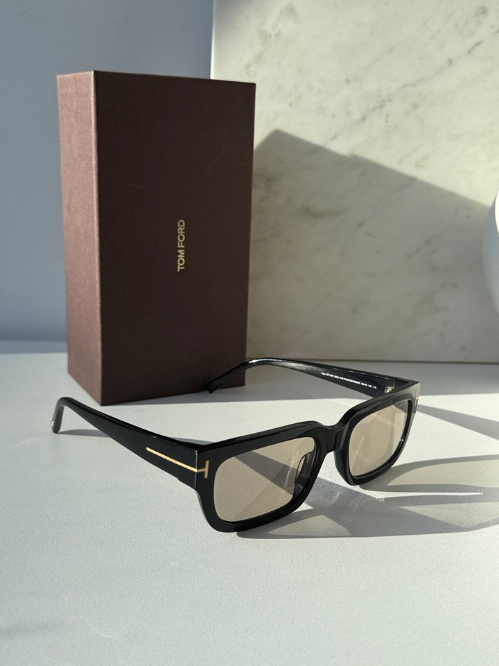 Tom Ford Ezra FT1075 Sunglasses in Black Photochromic