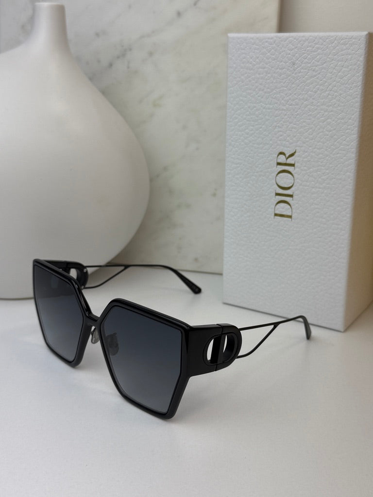 Dior 30Montaigne BU Cat Eye Square Sunglasses in Matte Black