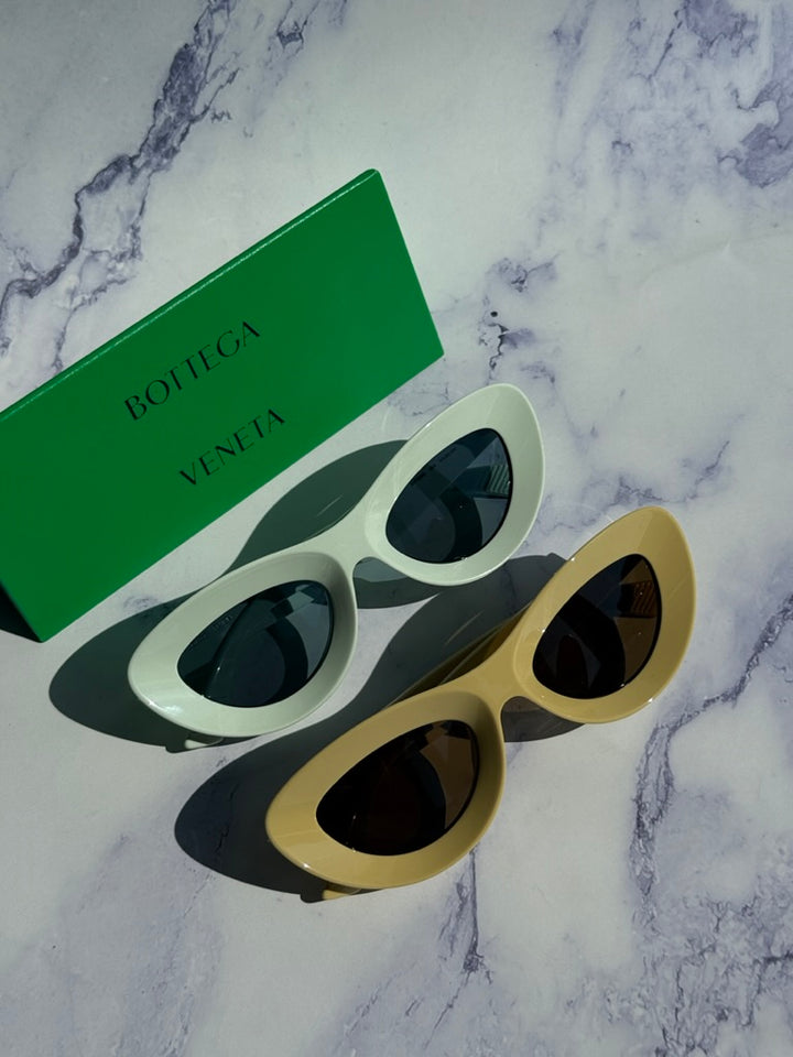 Bottega Veneta BV1325S Thick Rim Sunglasses in Yellow