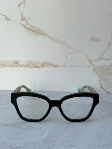 Monturas estilo ojo de gato Gucci GG1424O en negro 