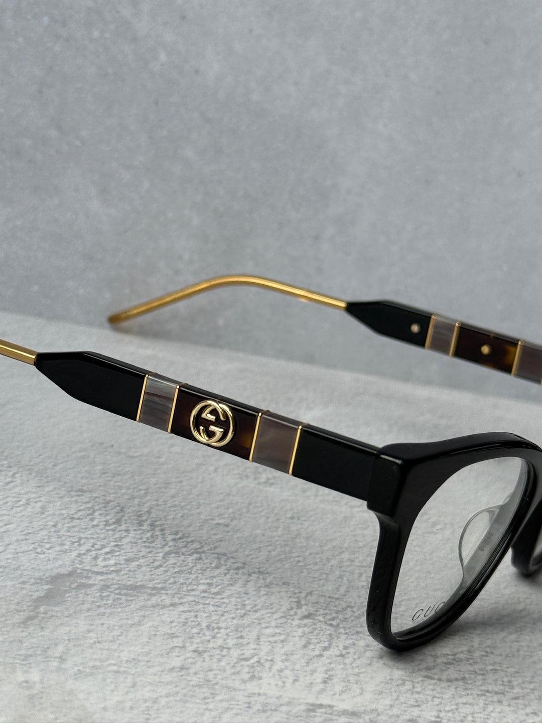 Monturas de anteojos estilo ojo de gato negro Gucci GG0600O
