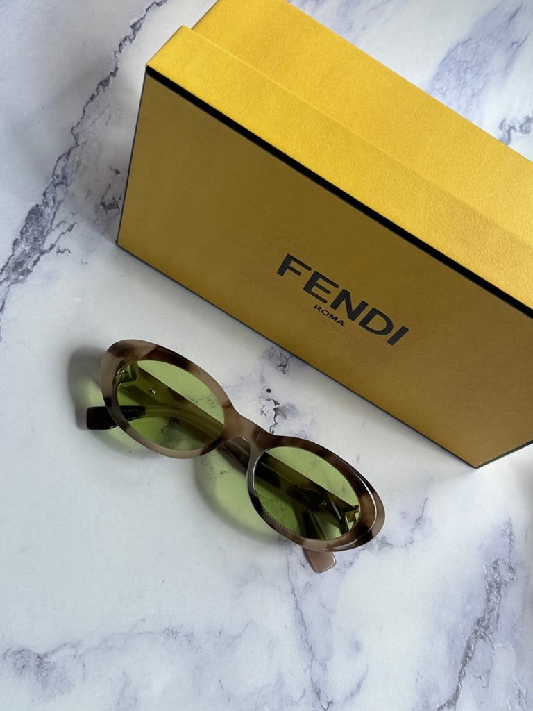 Fendi Diamonds FE40140U Oval Sunglasses in Tortoise Grey