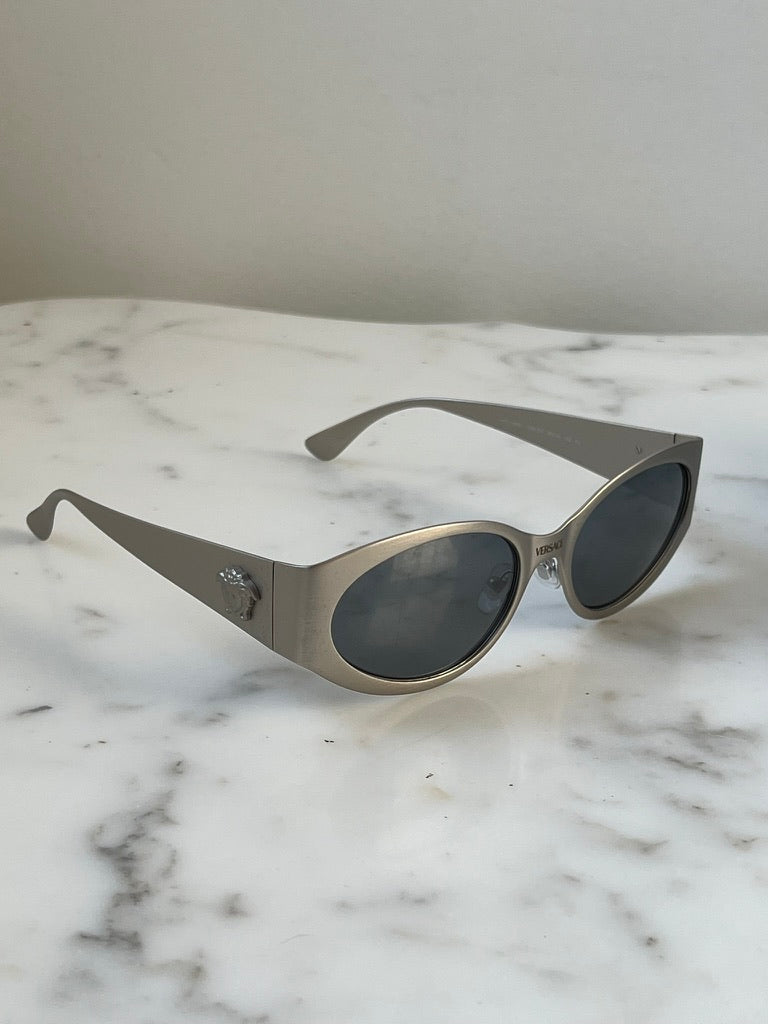 Versace Gafas de sol de metal VE2263 en plateado