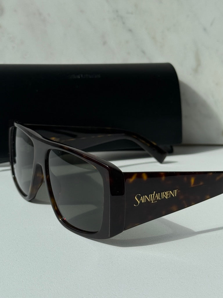 Saint Laurent SLM95/F Gafas de sol estilo ojo de gato con montura gruesa en oro negro