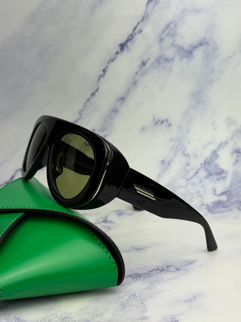 Bottega Veneta BV1362S Oversized Sunglasses in Black Green