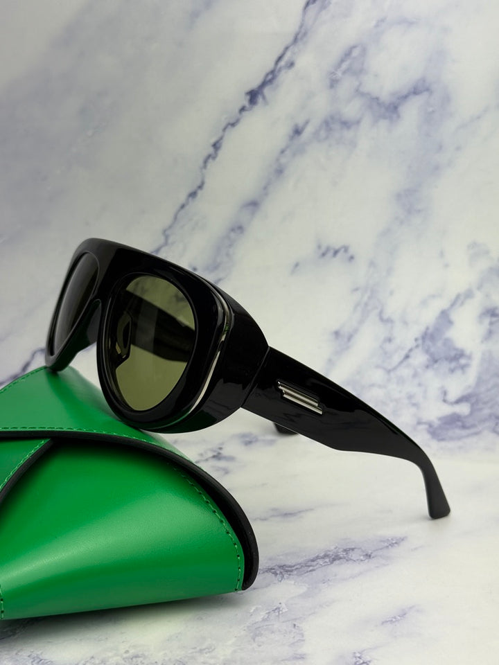 Bottega Veneta BV1362S Oversized Sunglasses in Black Green