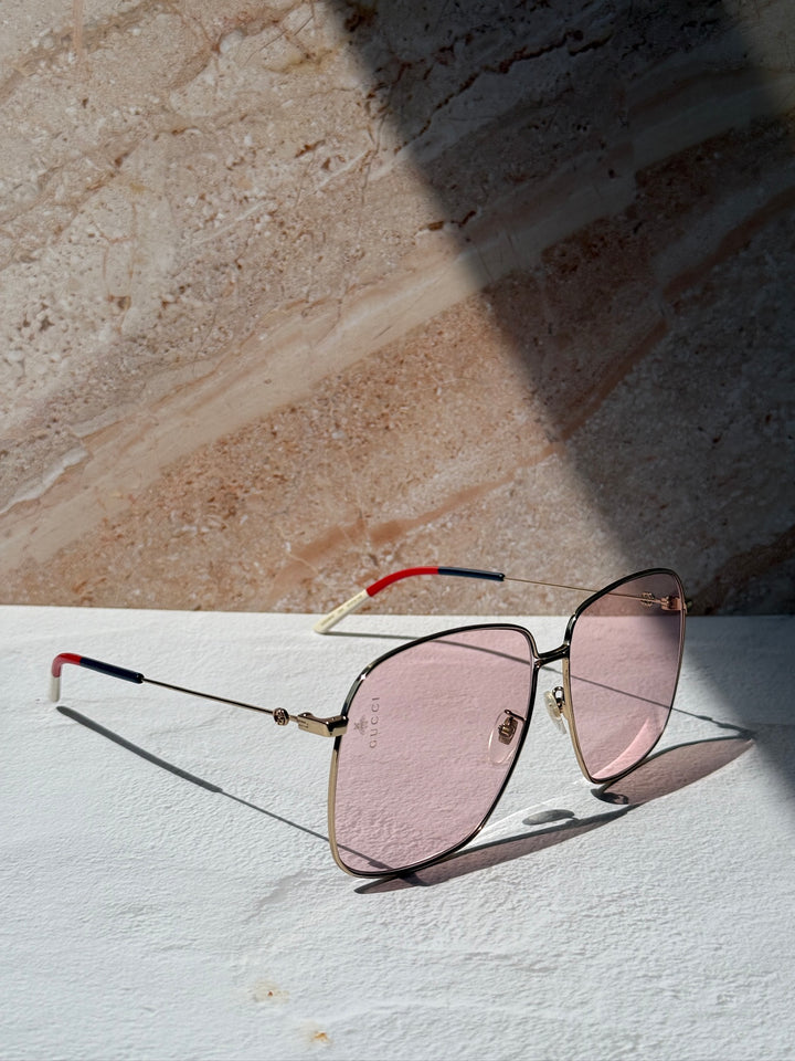 Gafas de sol rosas cuadradas extragrandes con logo de abeja 0394S de Gucci