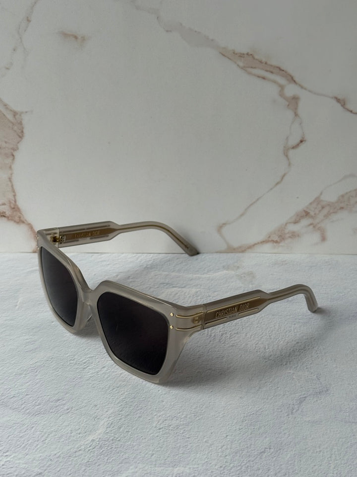 Dior DiorSignature S10F Sunglasses in Mink Grey