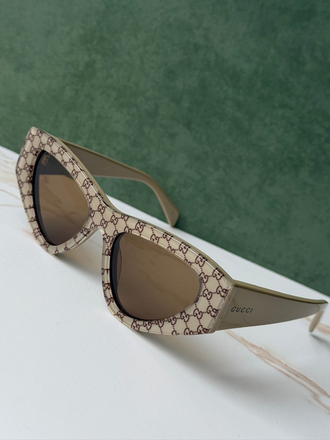 Gafas de sol extragrandes Gucci GG0817S con lentes grises 