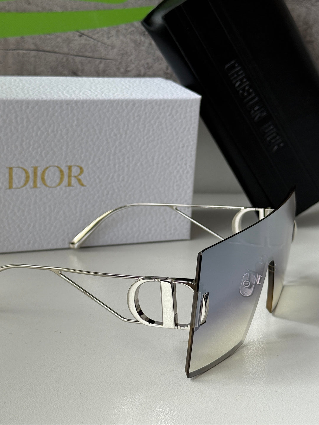 Dior 30Montaigne M1U Oversized Flat Top Sunglasses in Silver Mirror