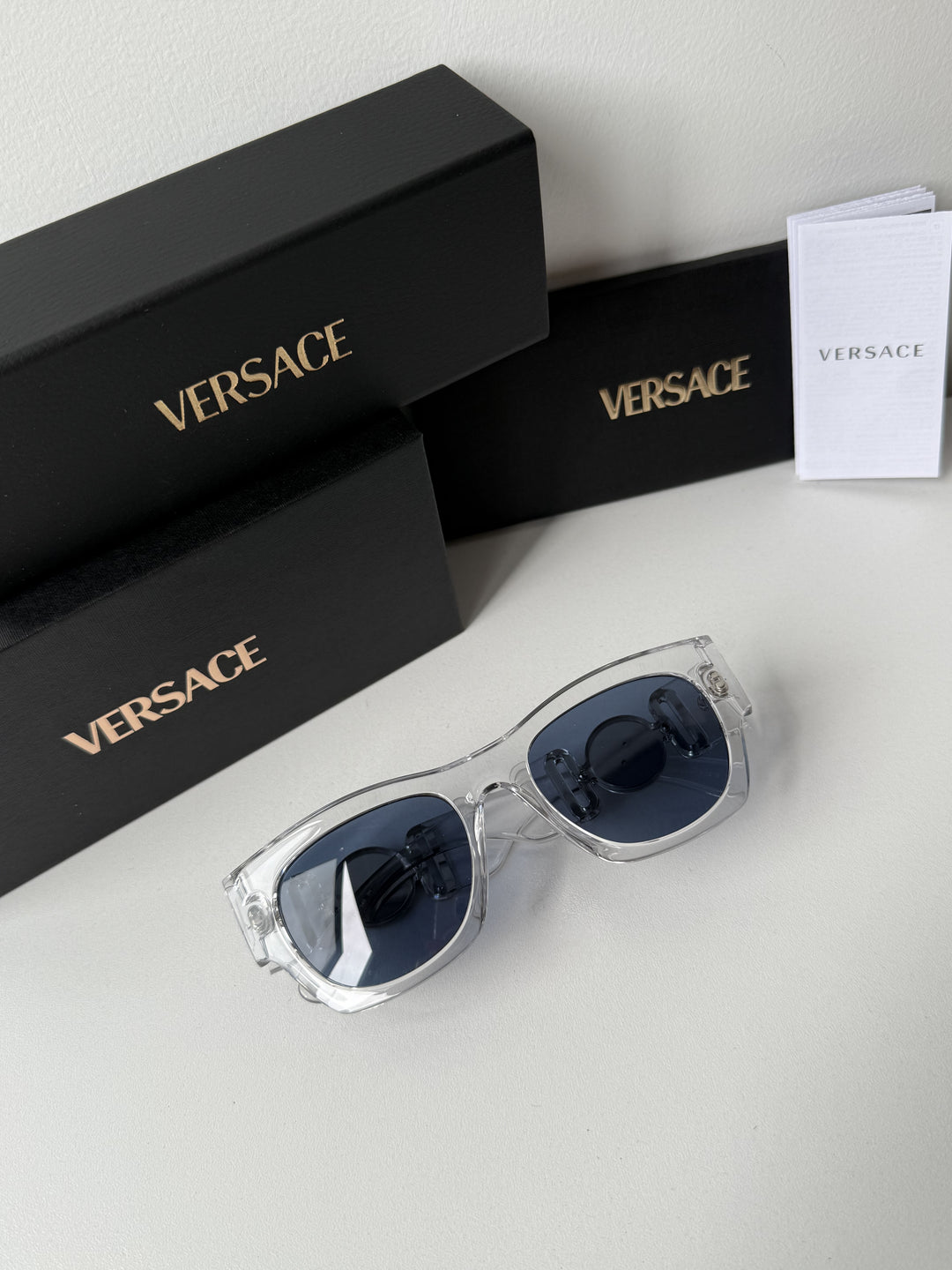 Versace Gafas de sol VE2258 Shield en espejo dorado rosa