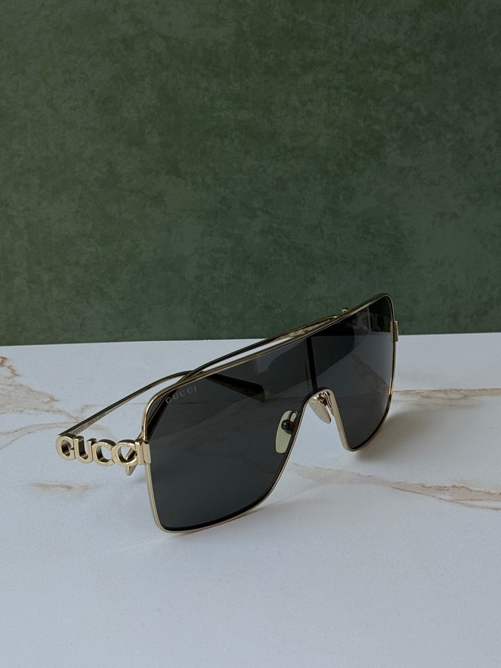 Gafas de sol extragrandes Gucci GG0817S con lentes grises 