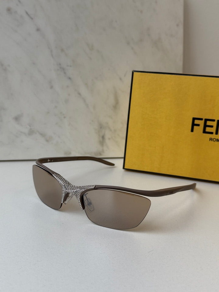 Fendi Signature FE40176U Mask Sunglasses in Beige Crystal