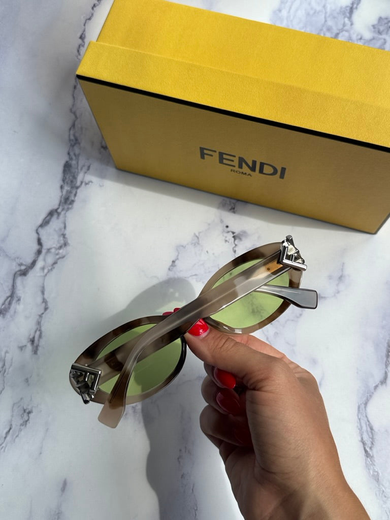 Fendi Diamonds FE40140U Oval Sunglasses in Tortoise Grey