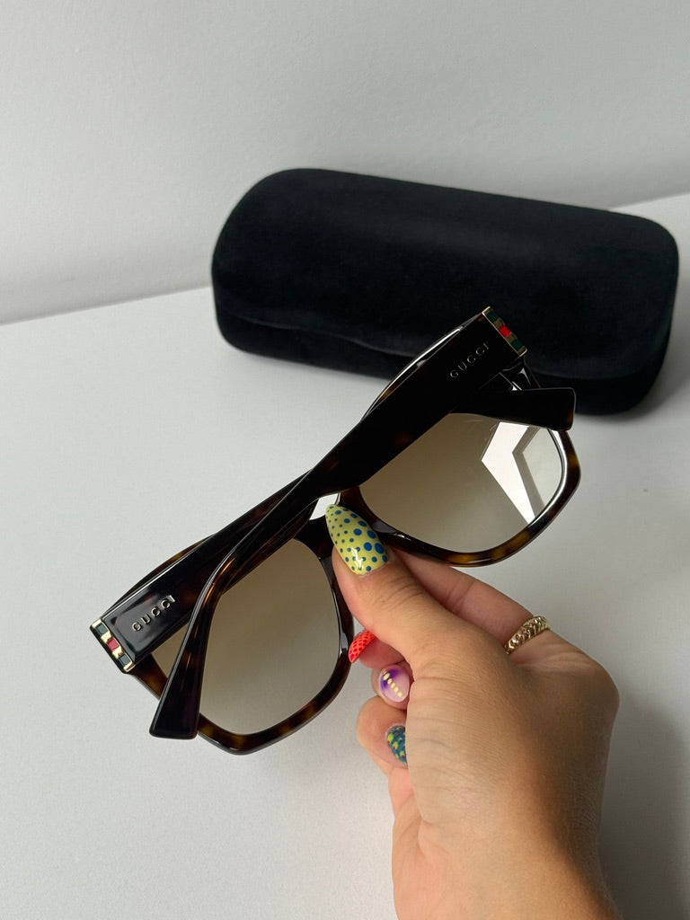 Gafas de sol Gucci GG0459S Cat Eye de gran tamaño en color marrón habano