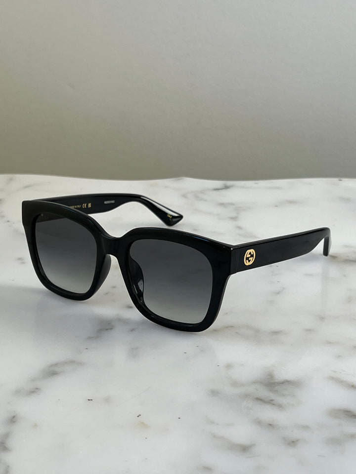 Gafas de sol Gucci GG1338SK con montura gruesa en negro polarizado