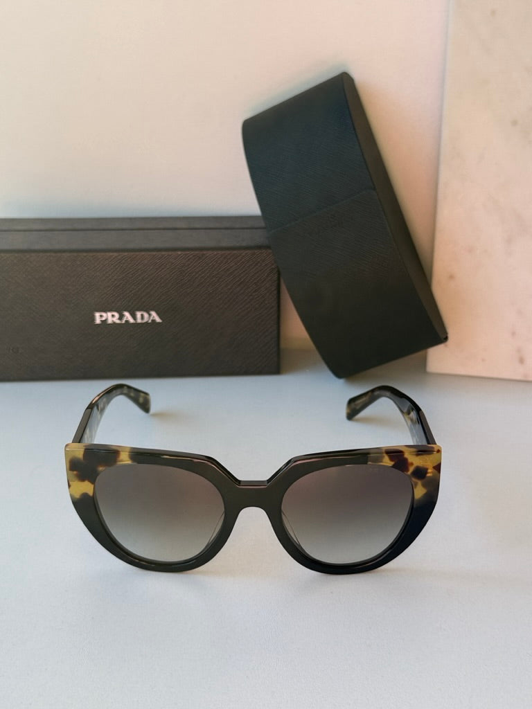 Prada PR14WS Gafas de sol extragrandes en negro carey